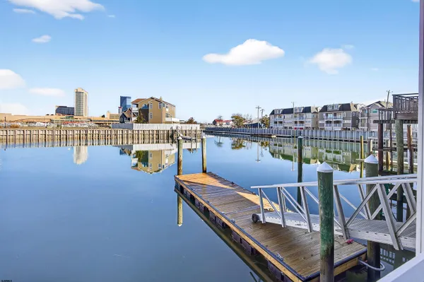 a buildings with car parked on the road