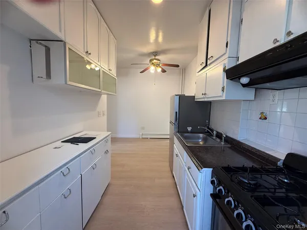 $1,950 | 25-12 14th Place, Unit 1 | Astoria