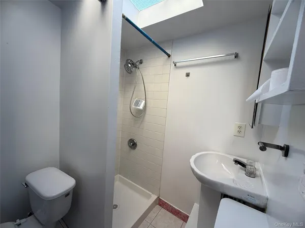 $1,950 | 25-12 14th Place, Unit 1 | Astoria