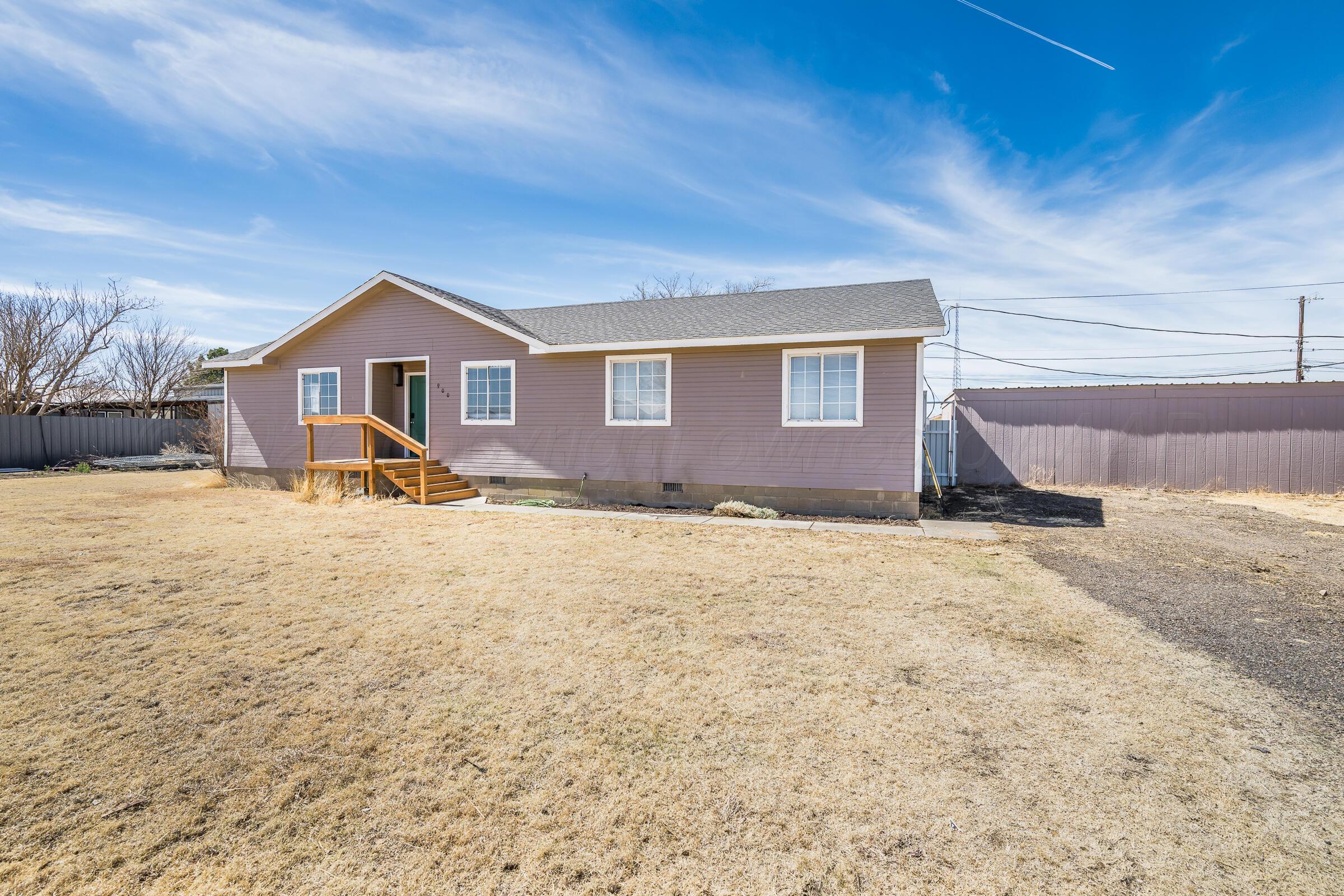 900 Goodnight Street Claude, TX 79019 - Photo 1 of 20 900 Goodnight St 01