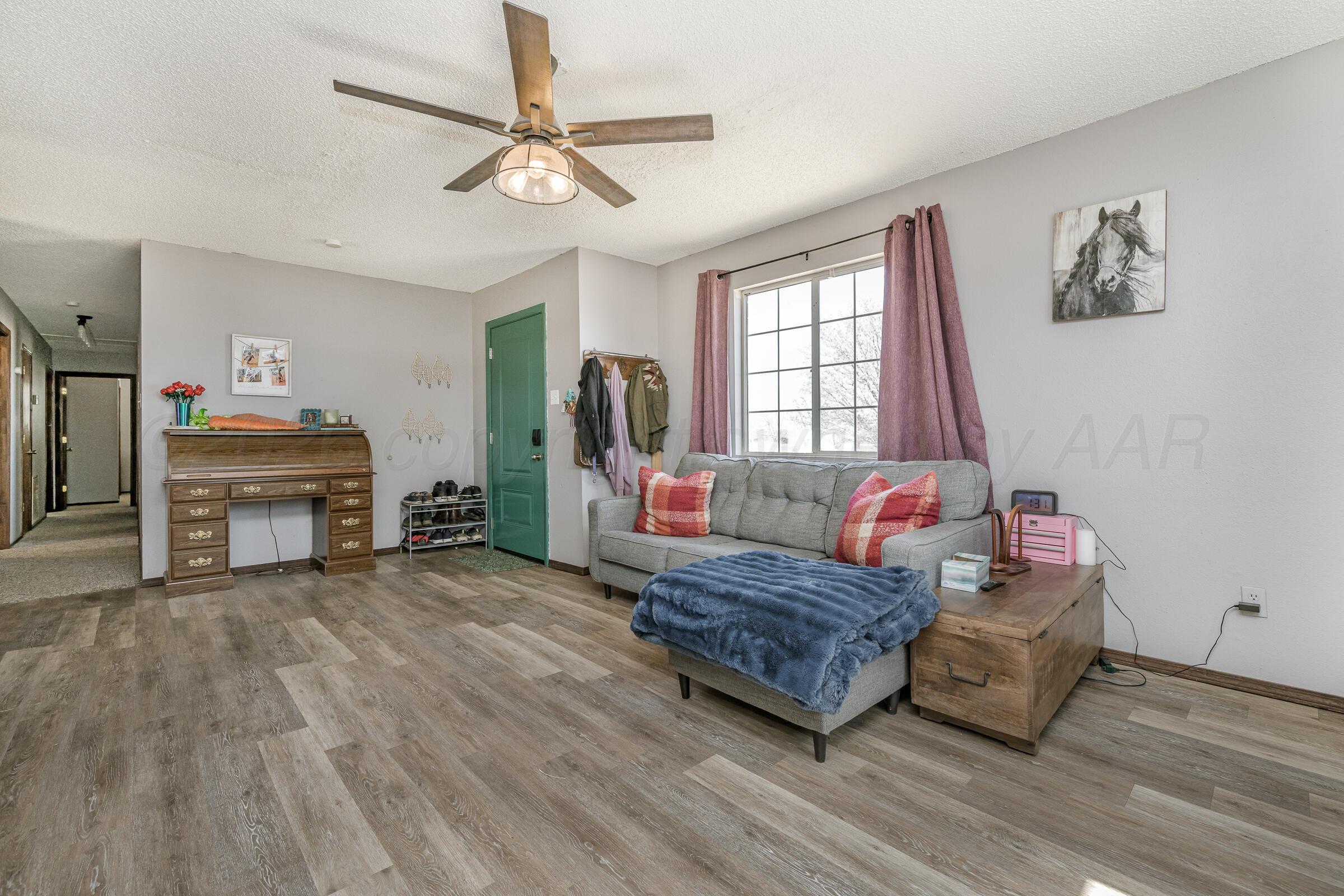 900 Goodnight Street Claude, TX 79019 - Photo 11 of 20 900 Goodnight St 10