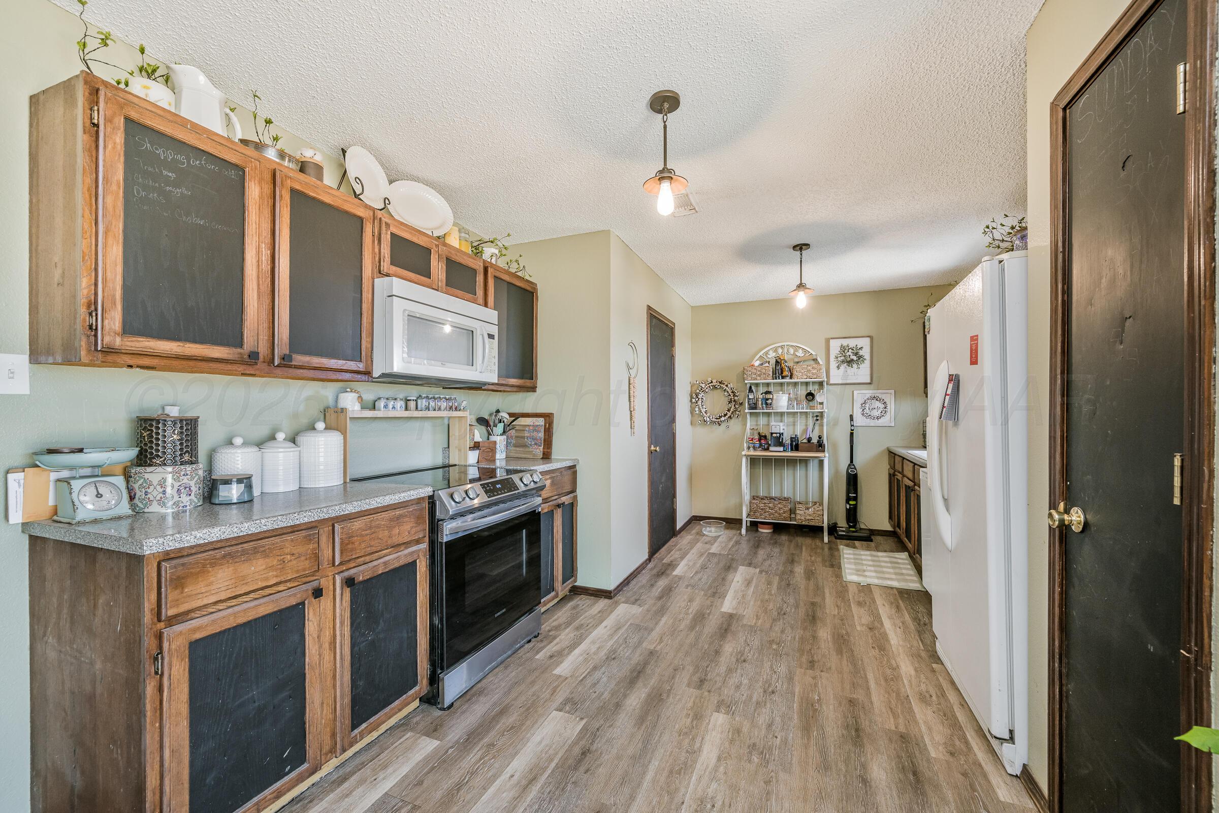 900 Goodnight Street Claude, TX 79019 - Photo 13 of 20 900 Goodnight St 12