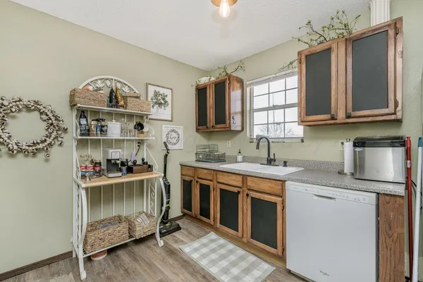 $180,000 | 900 Goodnight Street, Claude, TX 79019