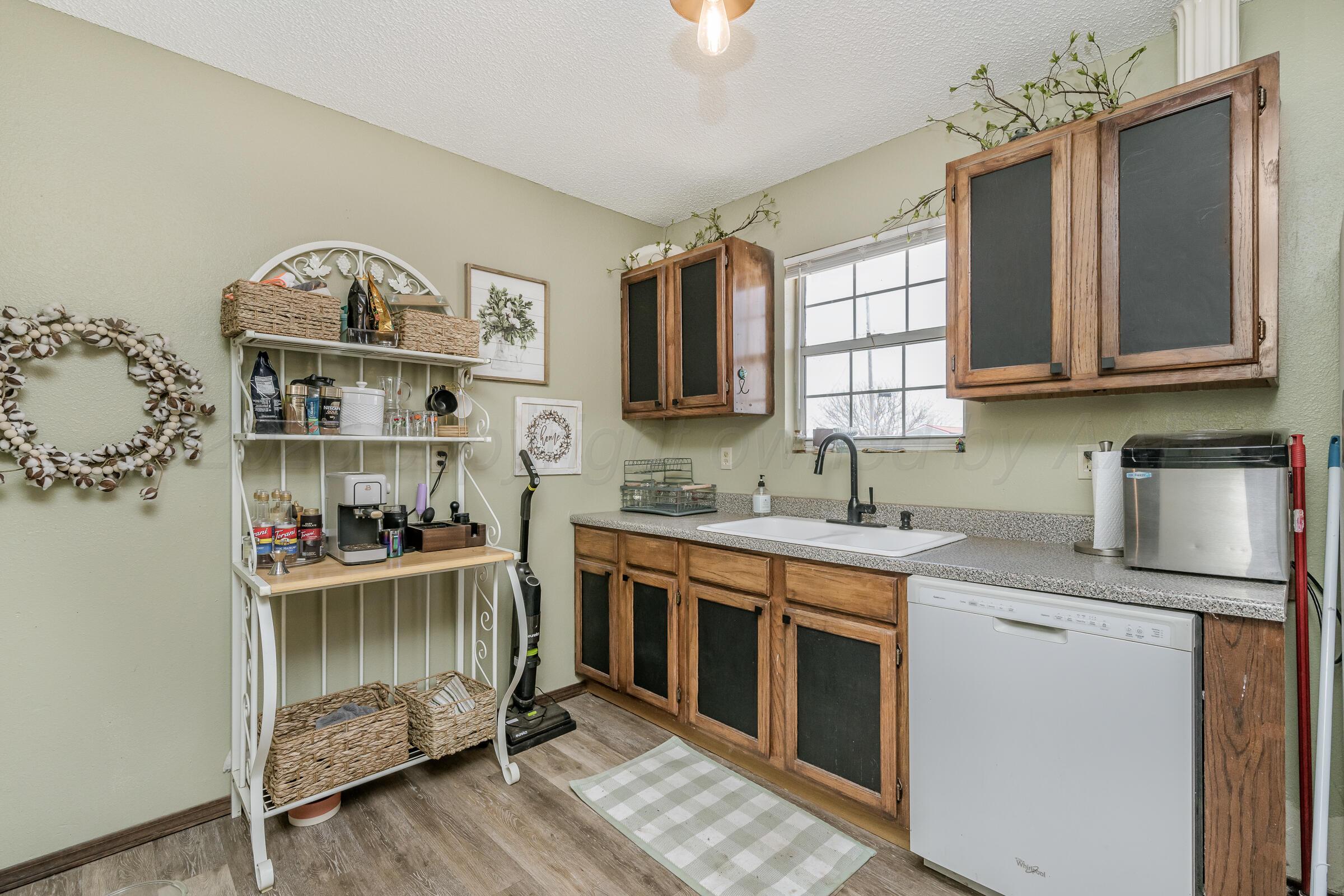 900 Goodnight Street Claude, TX 79019 - Photo 14 of 20 900 Goodnight St 13