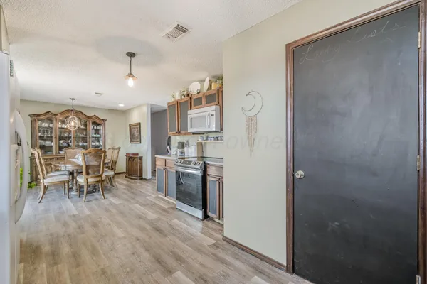 $180,000 | 900 Goodnight Street, Claude, TX 79019