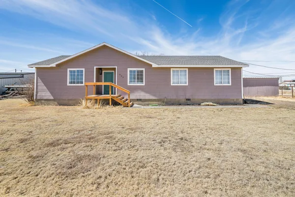 $180,000 | 900 Goodnight Street, Claude, TX 79019