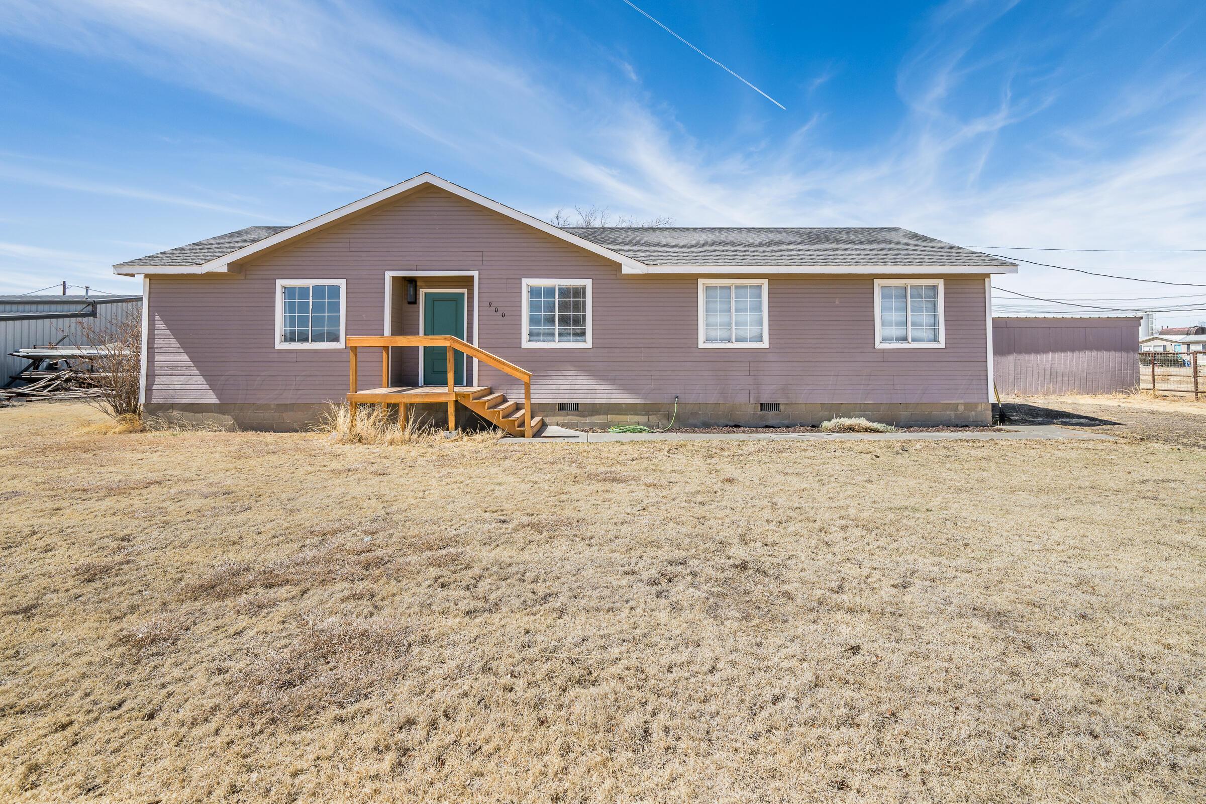 900 Goodnight Street Claude, TX 79019 - Photo 2 of 20 900 Goodnight St 02