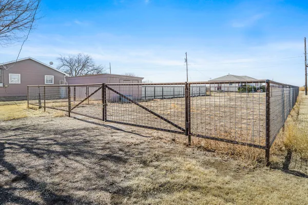 $180,000 | 900 Goodnight Street, Claude, TX 79019