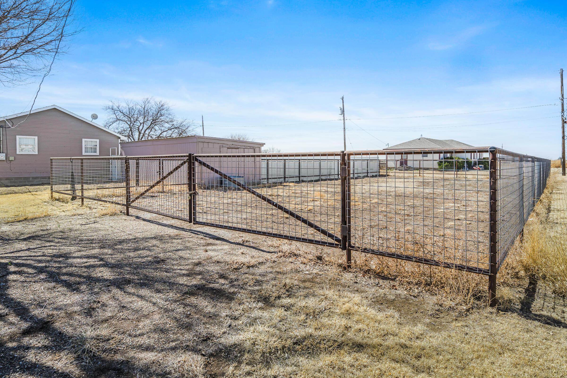 900 Goodnight Street Claude, TX 79019 - Photo 3 of 20 900 Goodnight St 03