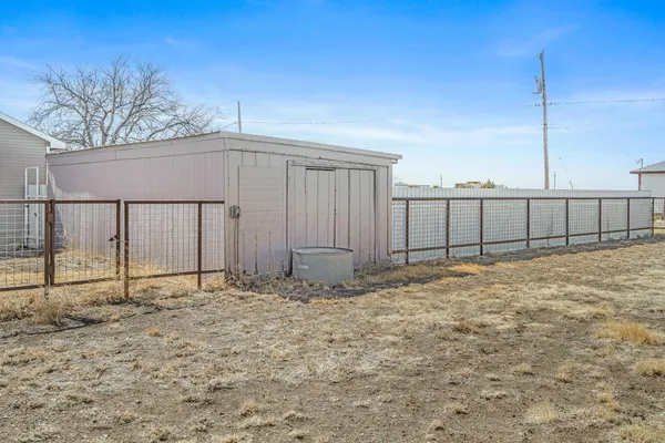 $180,000 | 900 Goodnight Street, Claude, TX 79019