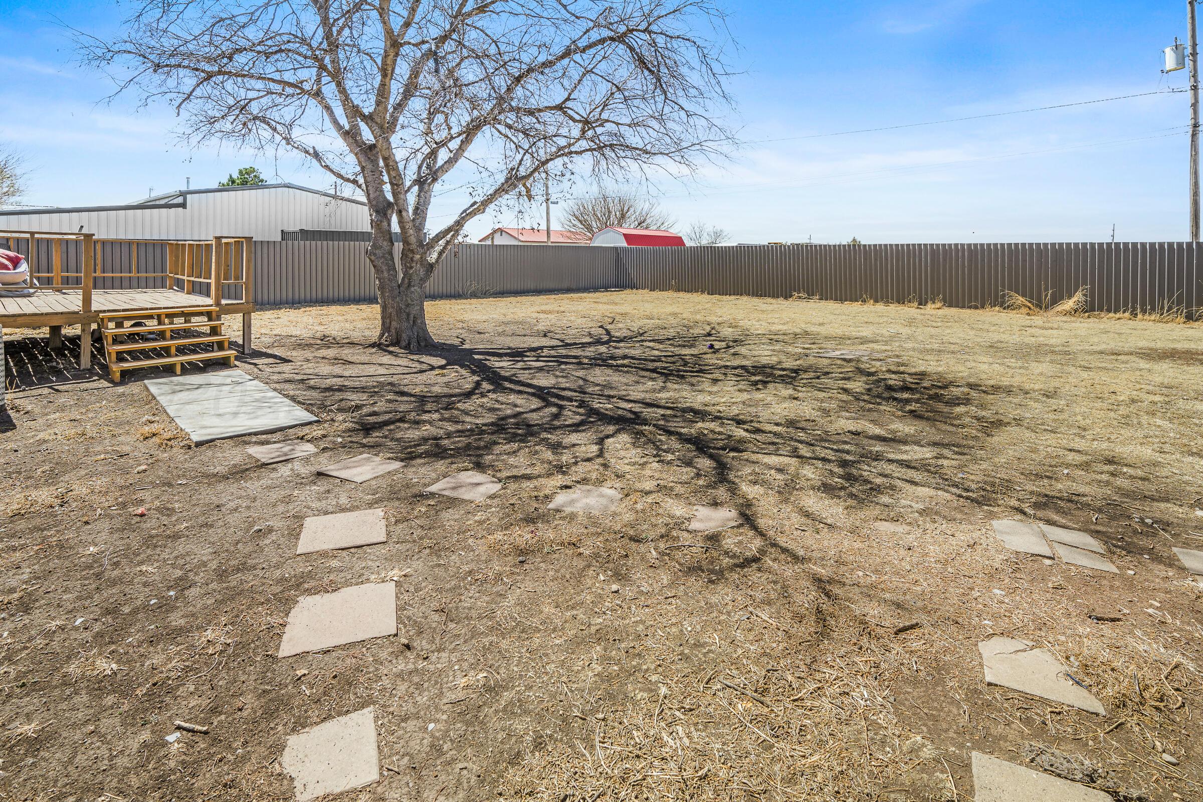 900 Goodnight Street Claude, TX 79019 - Photo 6 of 20 900 Goodnight St 05