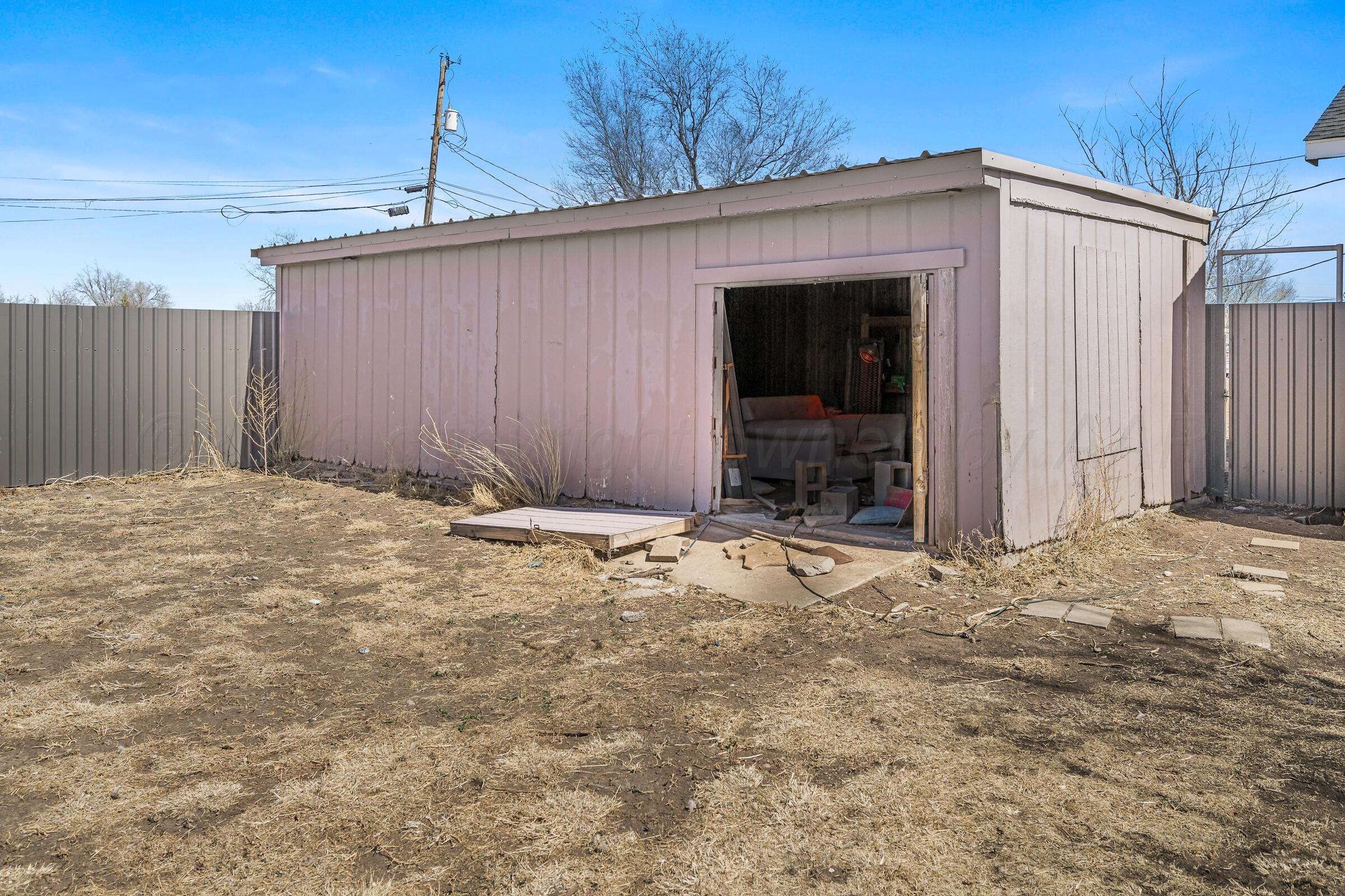 900 Goodnight Street Claude, TX 79019 - Photo 8 of 20 900 Goodnight St 07