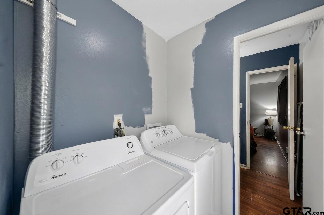 3165 Jackson Avenue Tyler, TX 75705 - Photo 16 of 24 a utility room with dryer and washer
