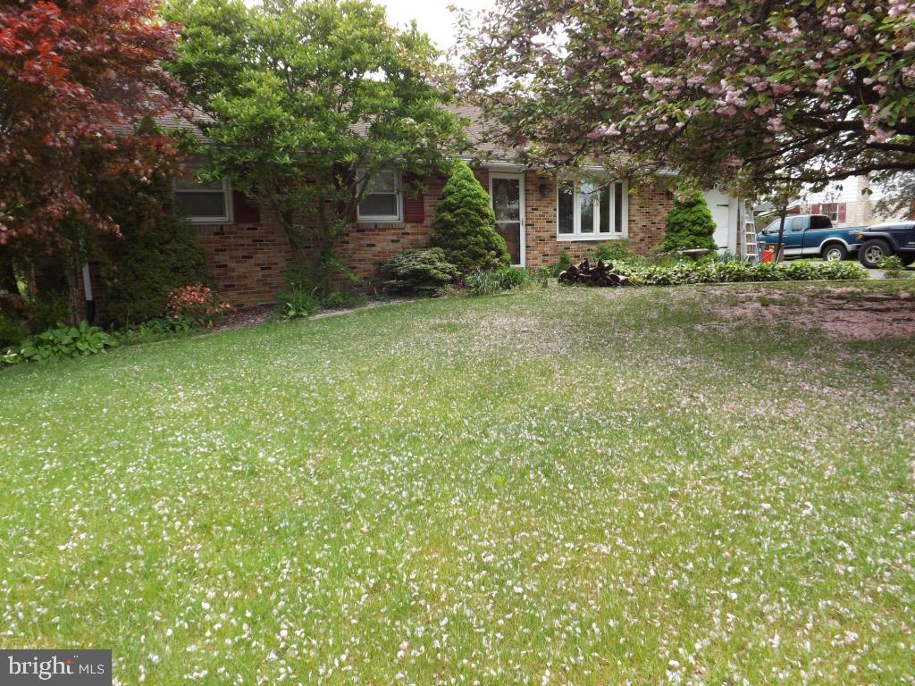 624 Snyder Road Lititz, PA 17543 - Photo 6 of 26 a front view of a house with a garden
