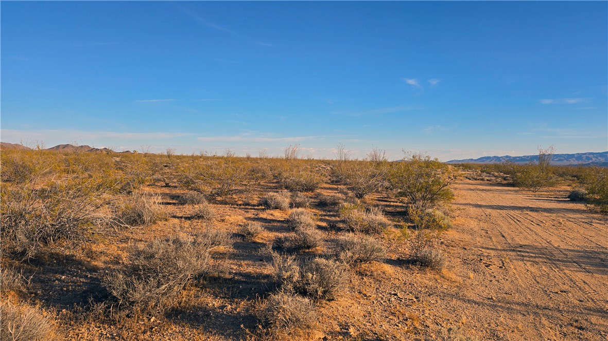 245-24-060 South Roll Road Yucca, AZ 86438 - Photo 11 of 26 a view of a city