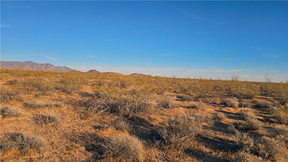 245-24-060 South Roll Road Yucca, AZ 86438 - Photo 10 of 26 a view of a city