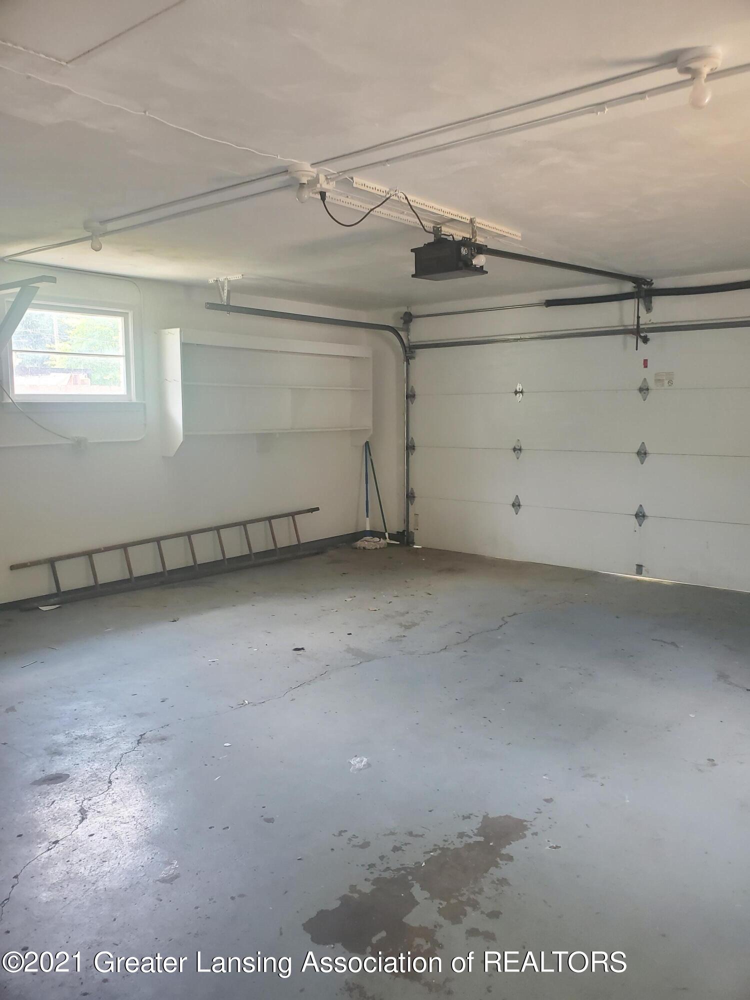 2901 South Cambridge Road Lansing, MI 48911 - Photo 33 of 44 20210818_124029