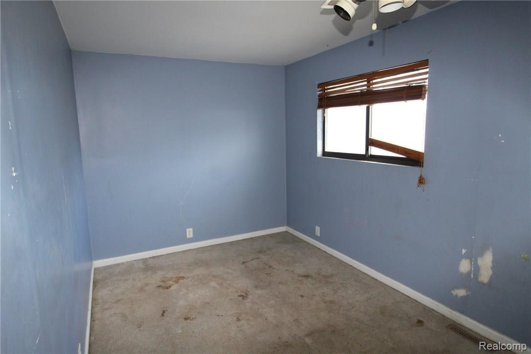 2206 Lodge Road Flint, MI 48532 - Photo 10 of 25 IMG_1945.JPG