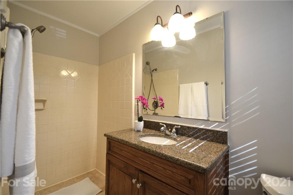 1628 Redcoat Drive Charlotte, NC 28211 - Photo 13 of 24