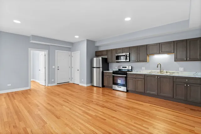 $2,100 | 1529 South Komensky Avenue, Unit 2, Chicago, IL 60623