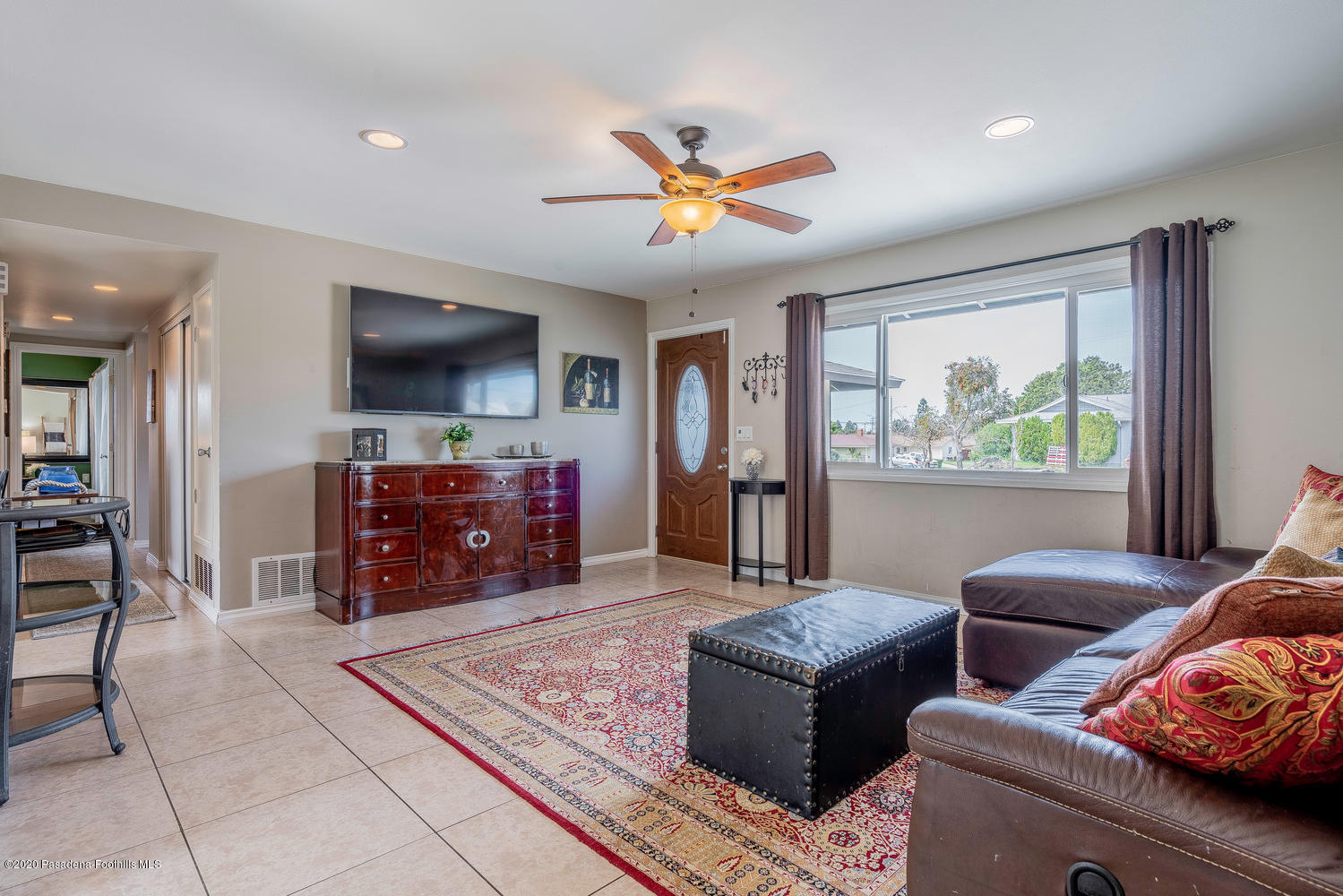597 McLeod Rondo Camarillo, CA 93010 - Photo 2 of 20 597 McLeod Rondo Camarillo CA-large-002
