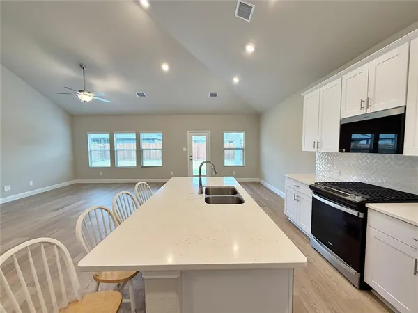 $2,590 | 769 Poppy Lane, Lavon, TX 75166