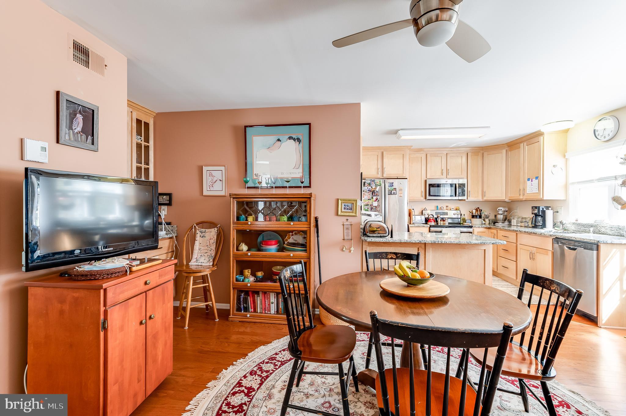 40 Stratford Road Southampton, NJ 08088 - Photo 10 of 22 Looking into Kitchen from Eating Area