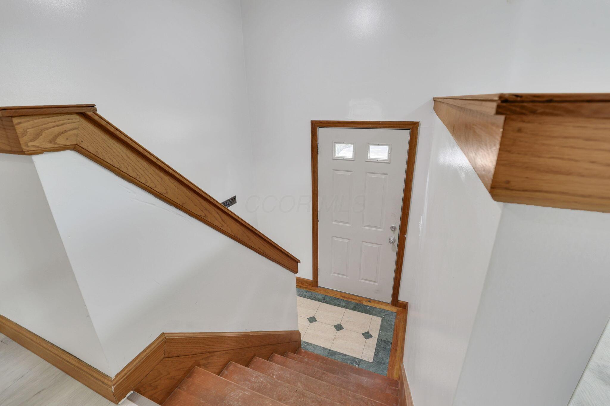 1588 Fall Brook Road Columbus, OH 43223 - Photo 7 of 54
