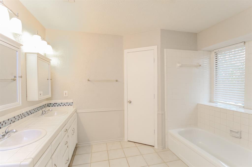 5010 Hawkins Cemetery Road Arlington, TX 76017 - Photo 12 of 15