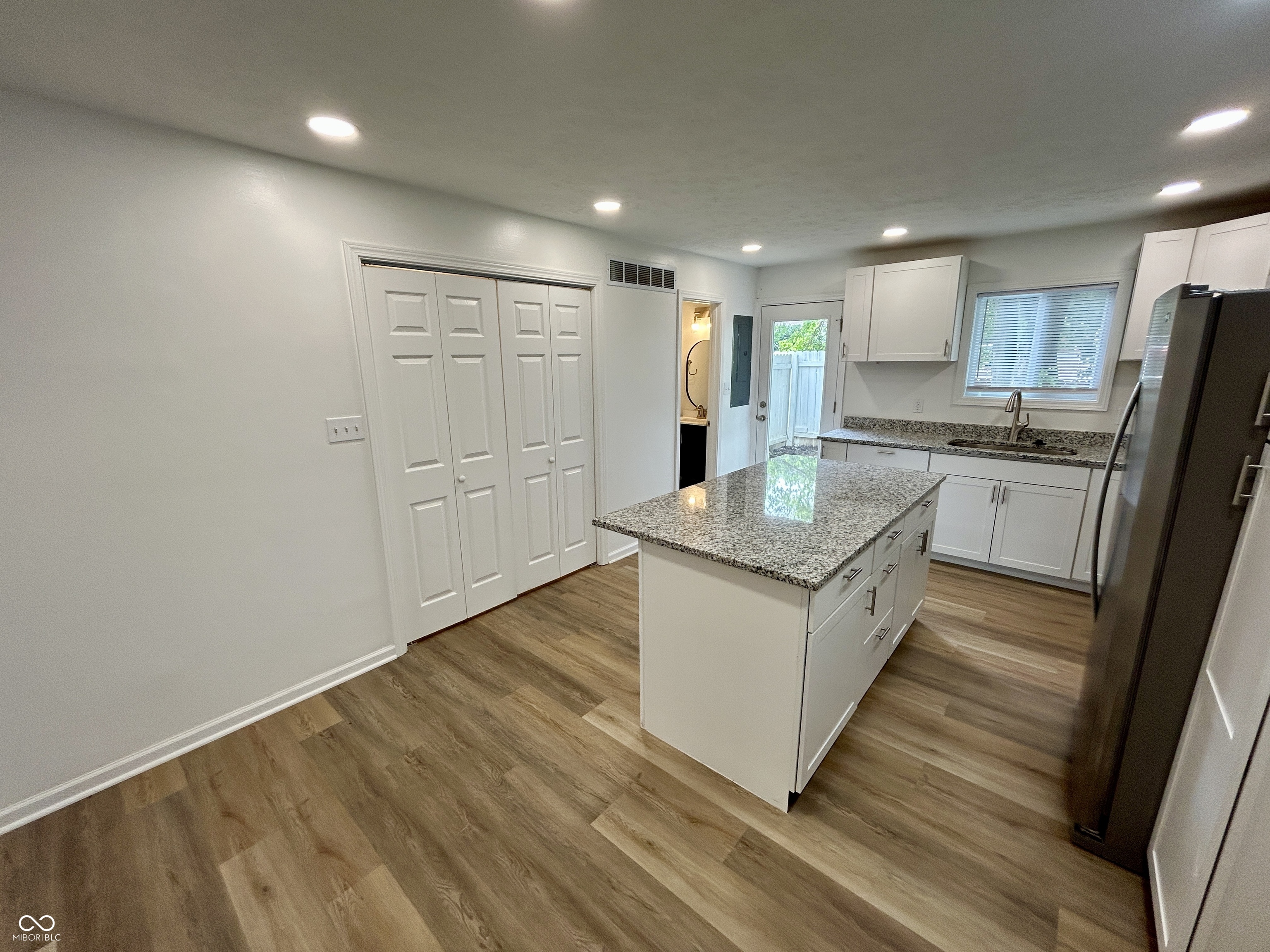 1286 Stonegate Road Greenwood, IN 46142 - Photo 8 of 27