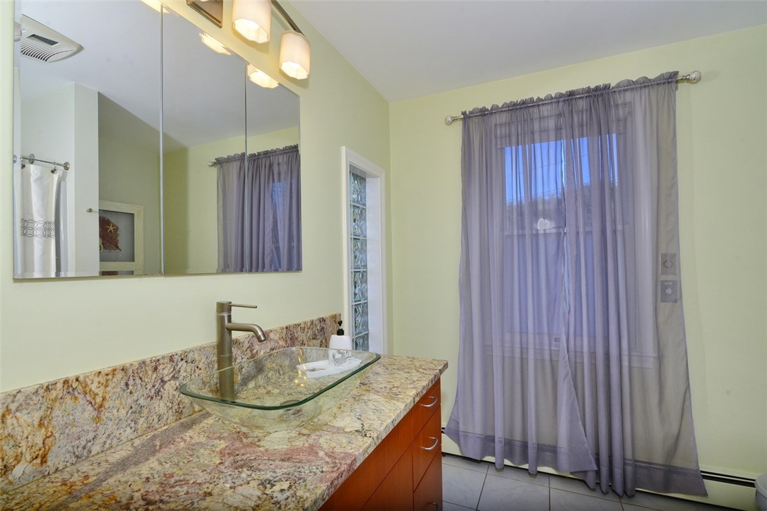 55 West Main Road Little Compton, RI 02837 - Photo 21 of 35 Main level bath