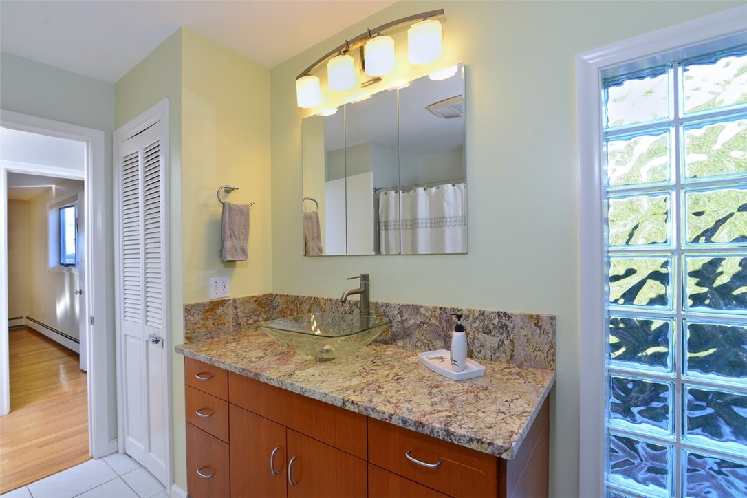 55 West Main Road Little Compton, RI 02837 - Photo 22 of 35 Main level bath