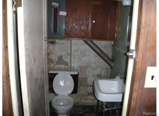 4390 Devonshire Road Detroit, MI 48224 - Photo 10 of 13 basement bath.jpg