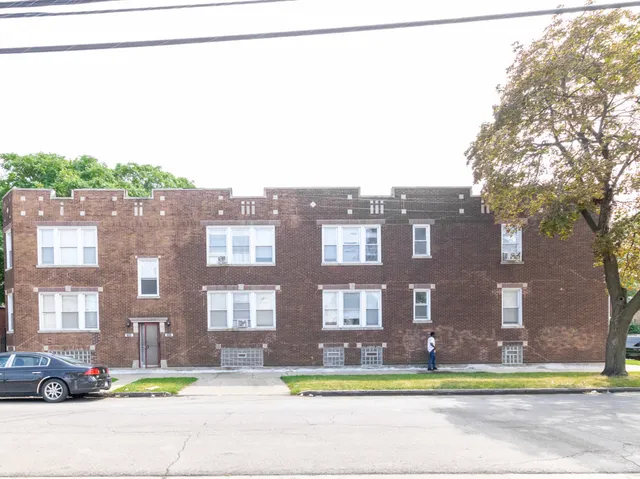 $600,000 | 8001 South Exchange Avenue, Chicago, IL 60617