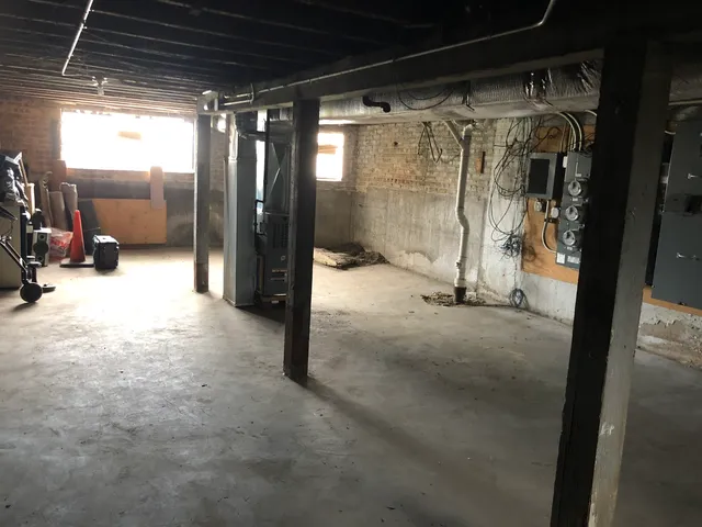 $600,000 | 8001 South Exchange Avenue, Chicago, IL 60617