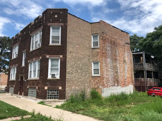 $600,000 | 8001 South Exchange Avenue, Chicago, IL 60617