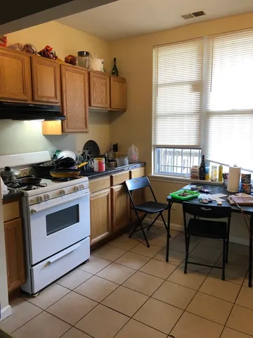 $600,000 | 8001 South Exchange Avenue, Chicago, IL 60617