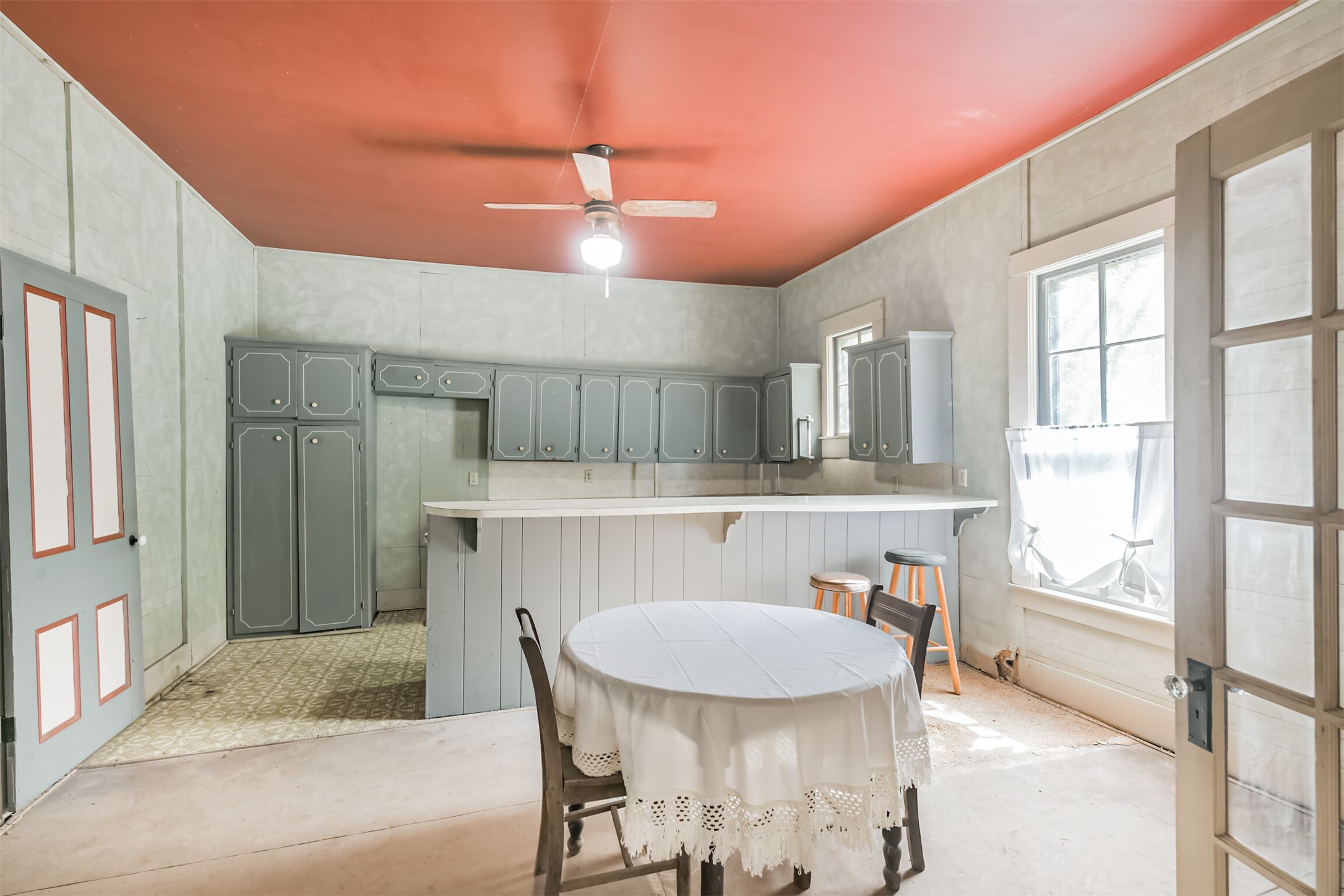 6606 Longpoint Road Burton, TX 77835 - Photo 9 of 35 Dining/kitchen area