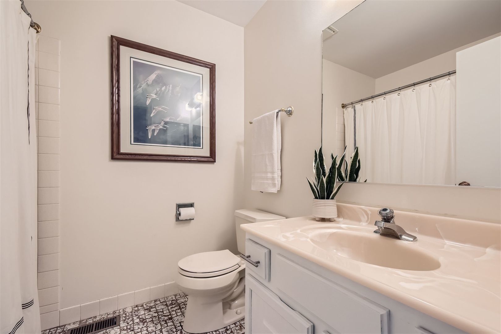 1365 Freeman Road Hoffman Estates, IL 60192 - Photo 19 of 49 a bathroom with a toilet sink and mirror