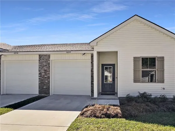 $1,800 | 16210 Thorncrown Lane, Baton Rouge, LA 70816