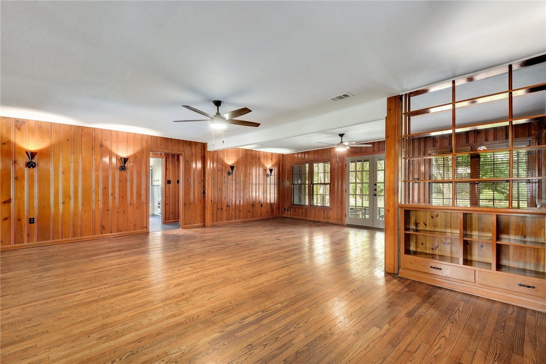 4504 Elwood Road Austin, TX 78722 - Photo 23 of 40