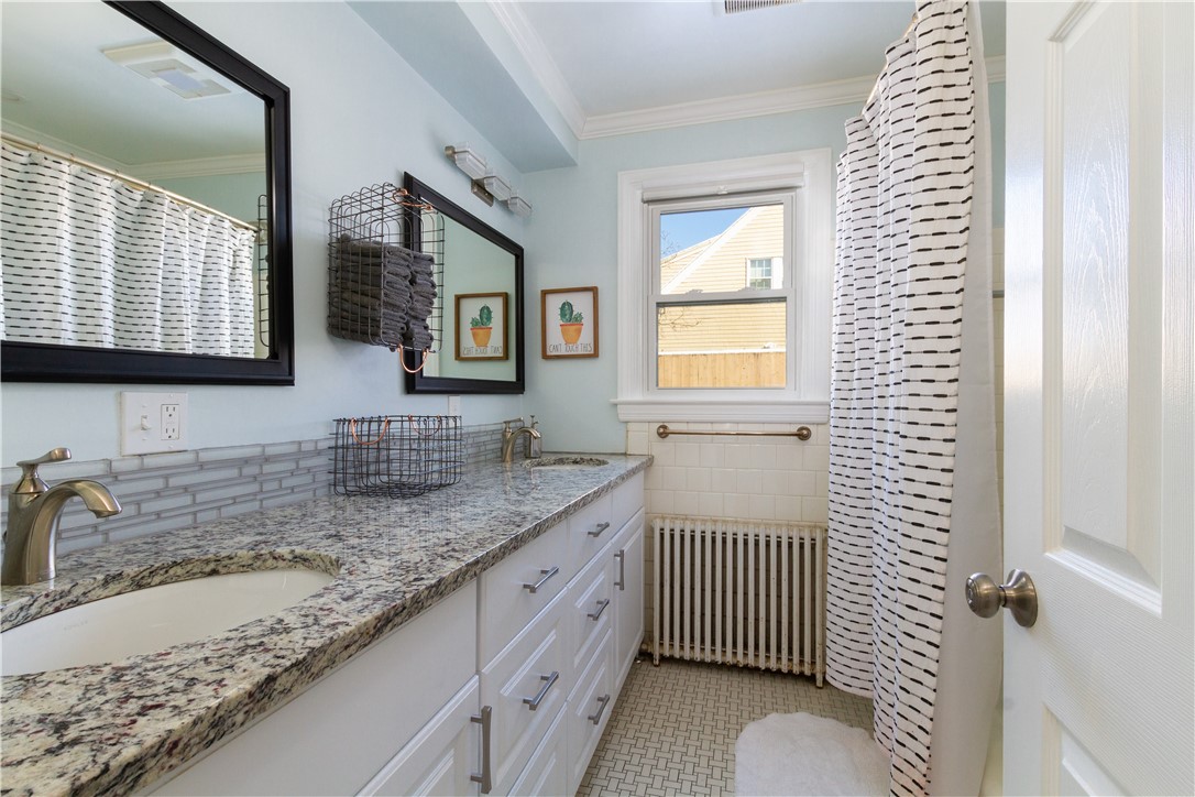 93 Maple Avenue Middletown, RI 02842 - Photo 14 of 29 Unit 1 full bath