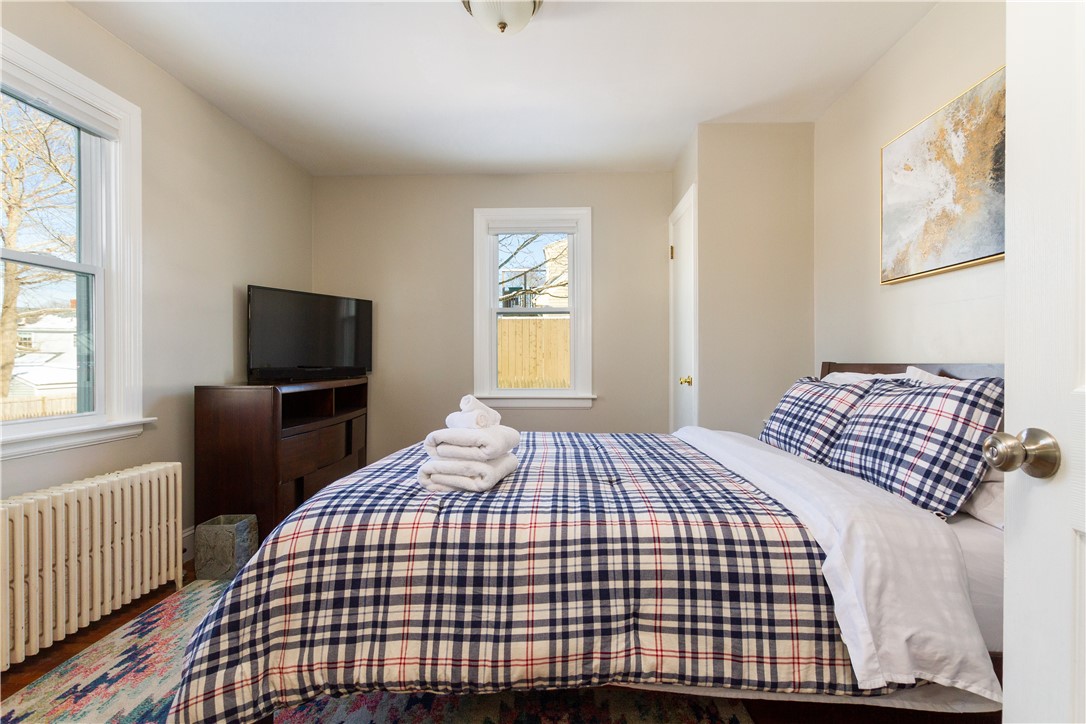93 Maple Avenue Middletown, RI 02842 - Photo 15 of 29 Unit 1 bedroom 2
