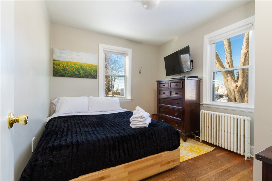 93 Maple Avenue Middletown, RI 02842 - Photo 18 of 29 Unit 1 bedroom 3