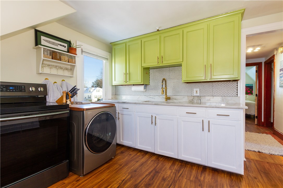 93 Maple Avenue Middletown, RI 02842 - Photo 19 of 29 Unit 2 Kitchen