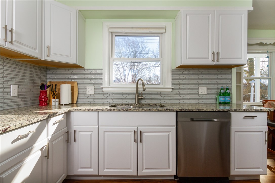 93 Maple Avenue Middletown, RI 02842 - Photo 7 of 29 Unit 1 Kitchen