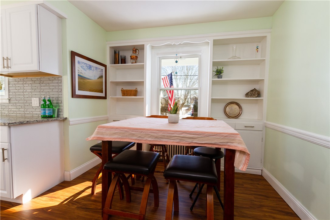 93 Maple Avenue Middletown, RI 02842 - Photo 9 of 29 Unit 1 eat-in kitchen
