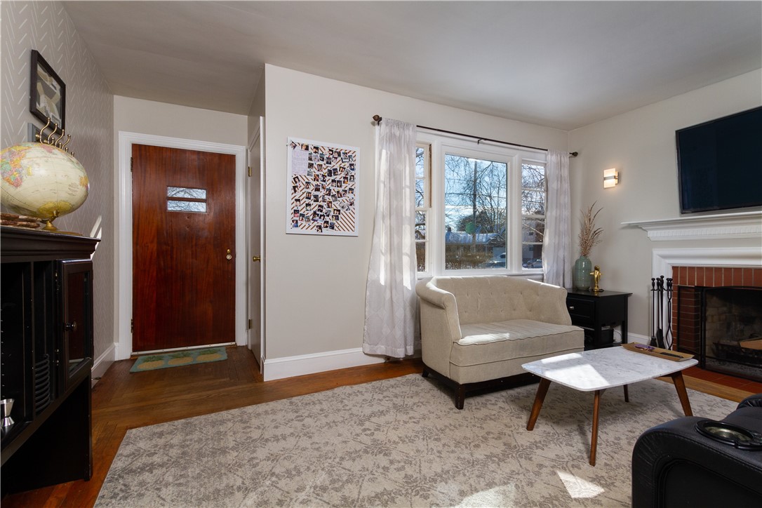 93 Maple Avenue Middletown, RI 02842 - Photo 10 of 29 Unit 1 Living room and front entrance