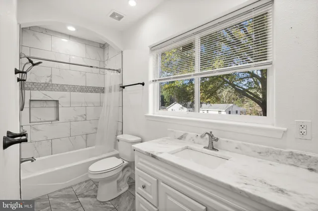 $2,800 | 44 Ravenwood Drive, Fredericksburg, VA 22406