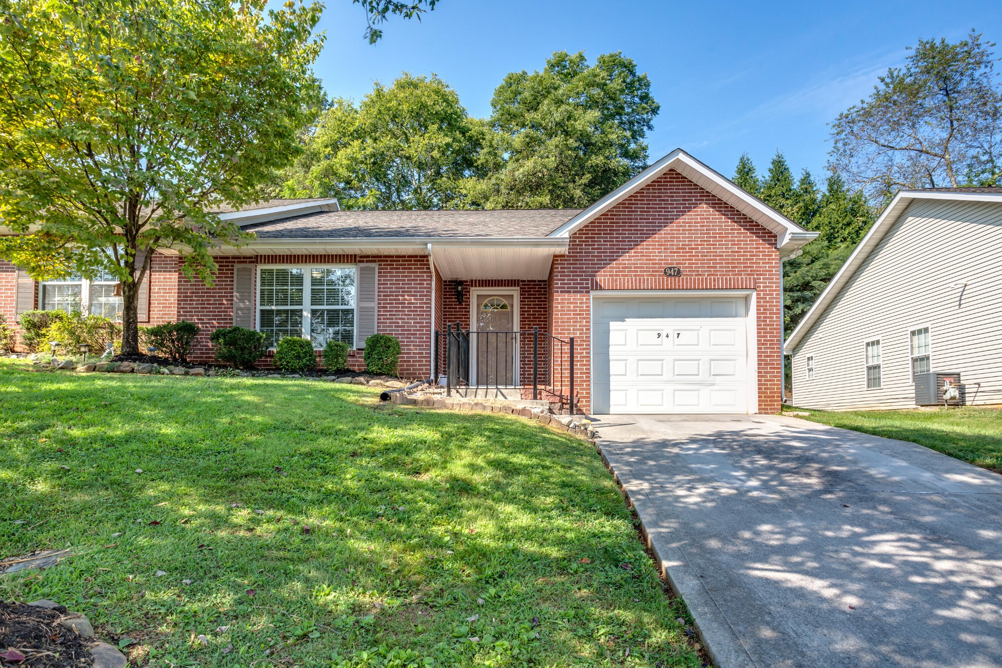 947 Spring Park Road Knoxville, TN 37914 - Photo 2 of 27 Gallery Image 2